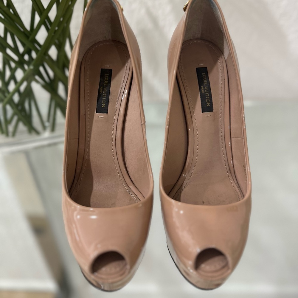 Louis Vuitton shoes - Picture 2 of 12